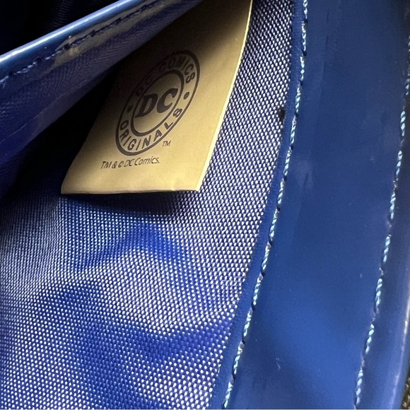 DC Comics Wonder Woman Double Sided Clutch Wallet - Picture 14 of 16